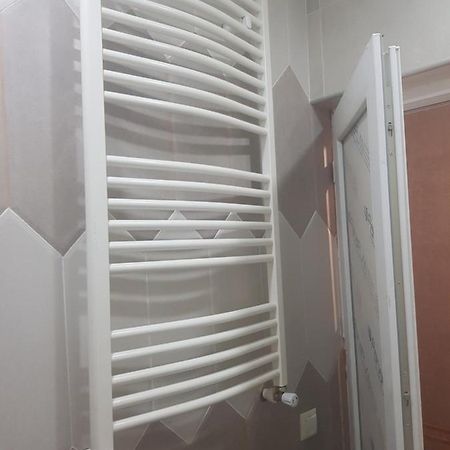 Solo Budget Apartment Tiflis Exterior foto
