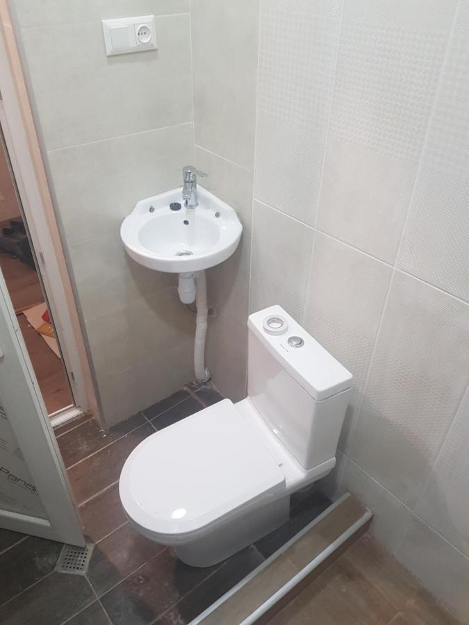 Solo Budget Apartment Tiflis Exterior foto