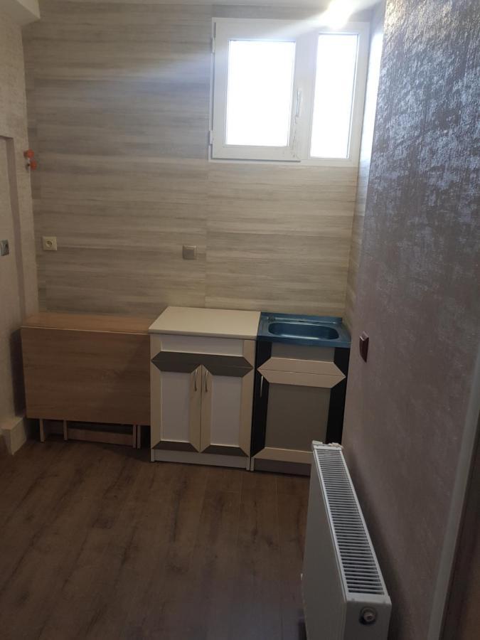 Solo Budget Apartment Tiflis Exterior foto
