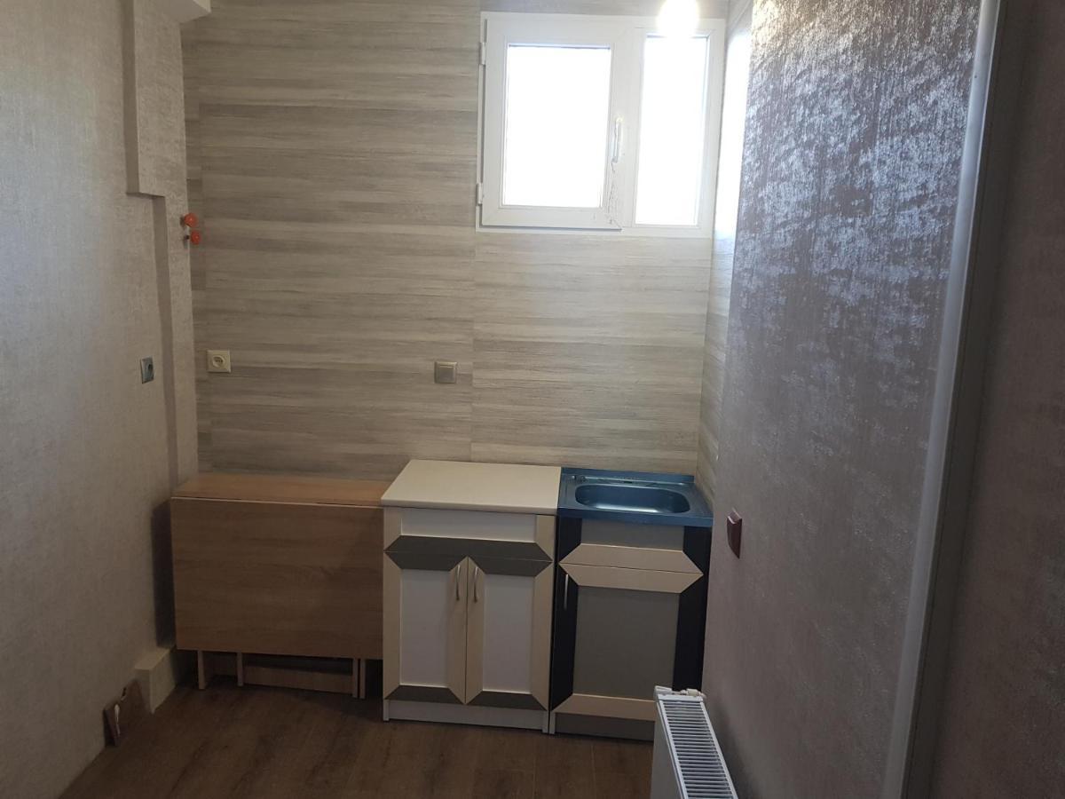 Solo Budget Apartment Tiflis Exterior foto